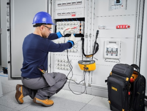 全新Fluke 1670 系列多功能安装测试仪——测试速度提高30%，报告时间减少50%