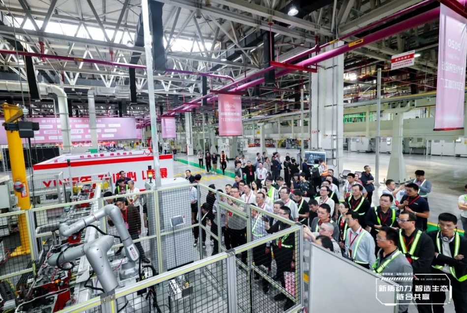 强强联手!百余台珞石机器人助力福田康明斯“黑灯工厂”高效生产!