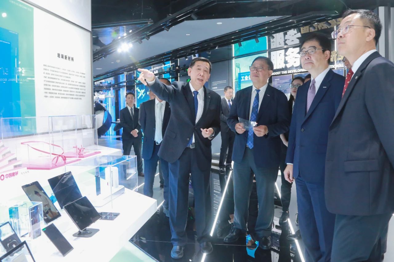 松下集团与中国建材股份签署战略合作协议