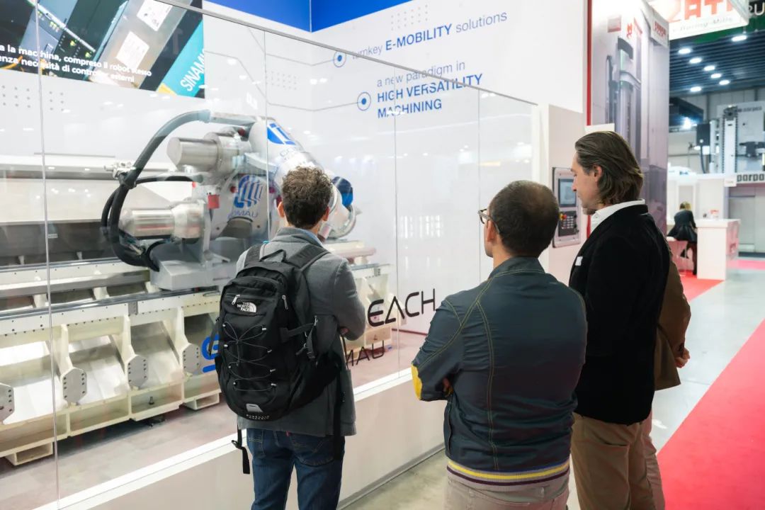 柯马推出全新SmartReach Comau机床,满足轻量化零部件市场对高柔性加工的需求