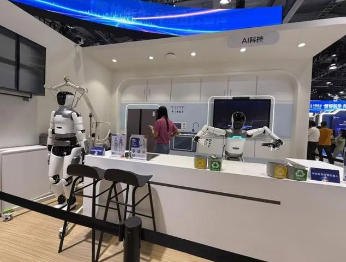 热潮之下中国移动入局!首次展出人形机器人