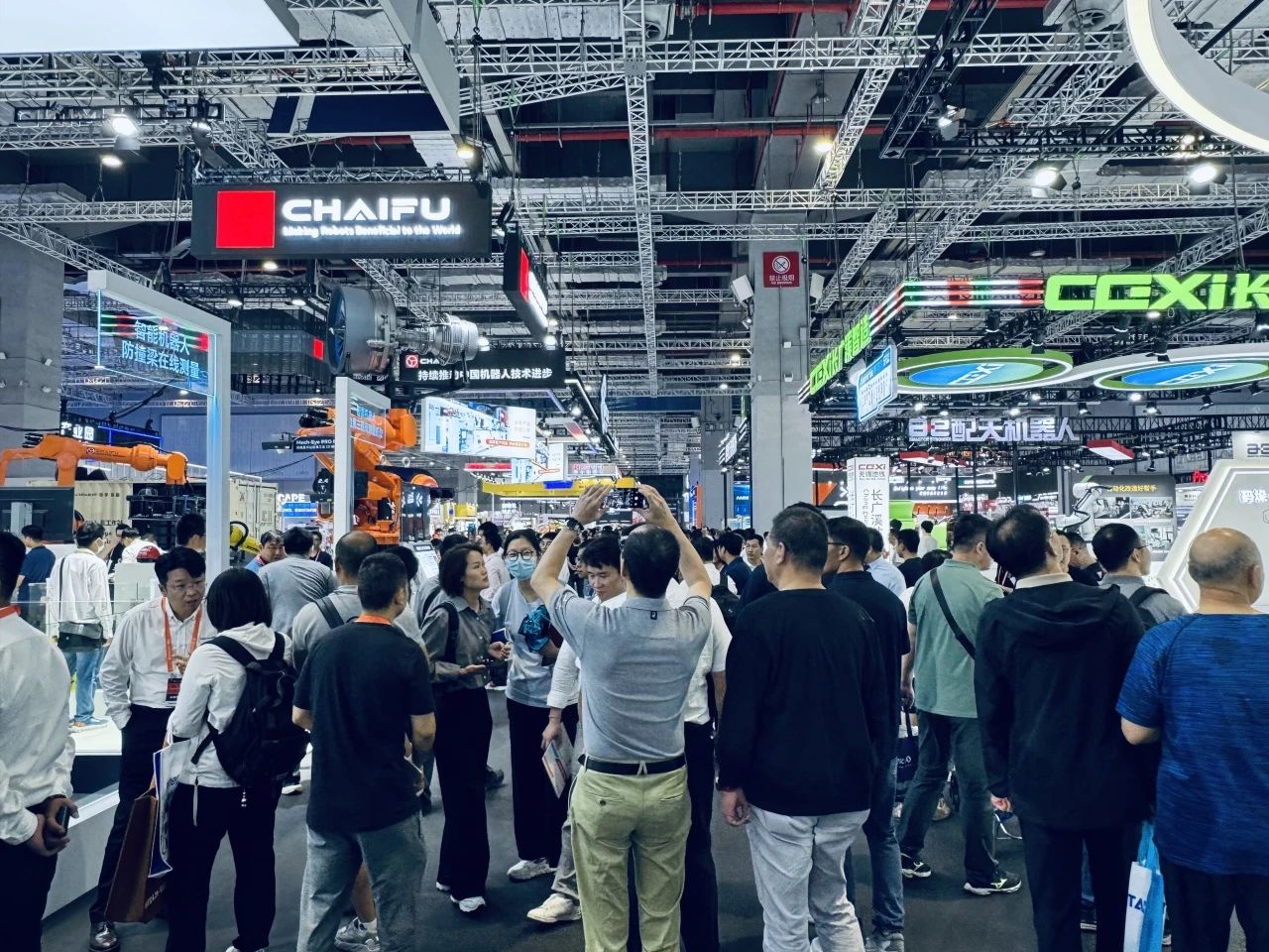 来工博会机器人展,邂逅人形机器人和大咖波尔