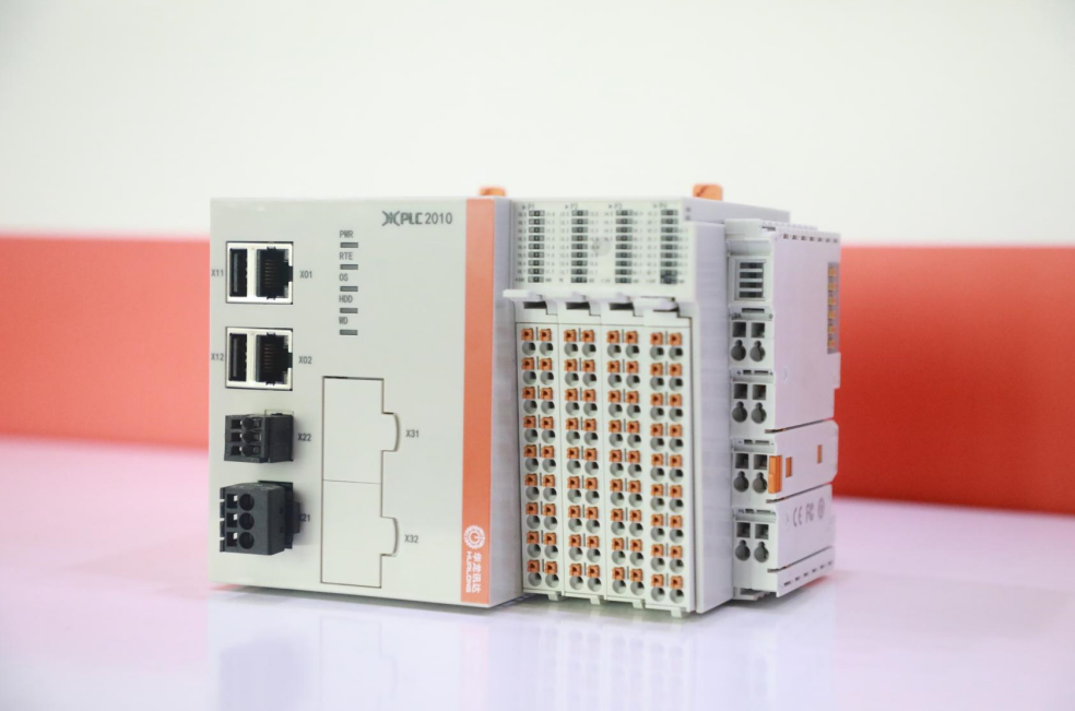 华龙讯达在龙芯工业生态大会重磅发布新款“龙架构”PLC