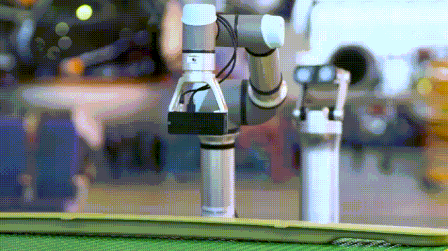 联想发布首款自研工业机器人，具备自主模式和人机协同模式可为飞机喷漆