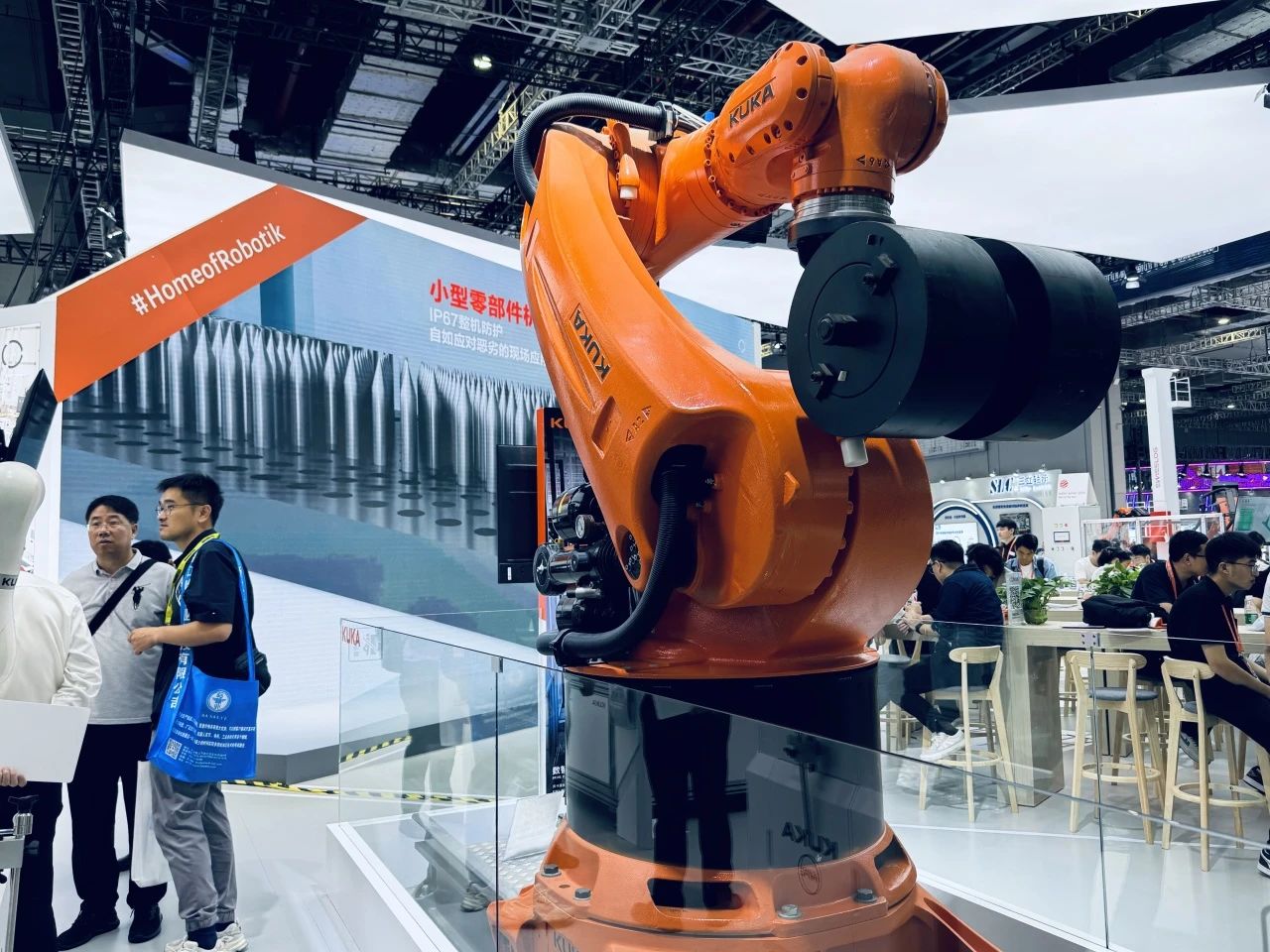 来工博会机器人展,邂逅人形机器人和大咖波尔