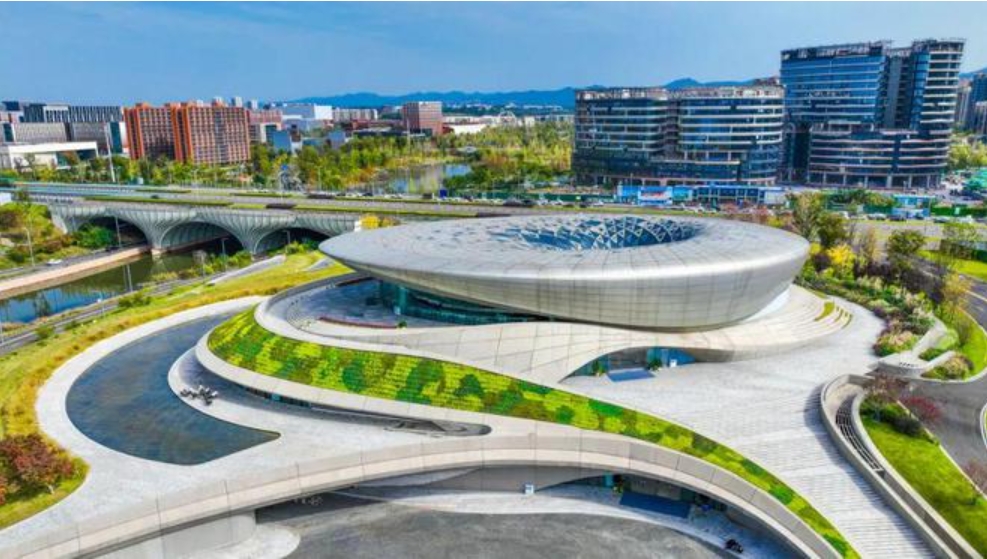 国内首台超轻量级人形机器人发布