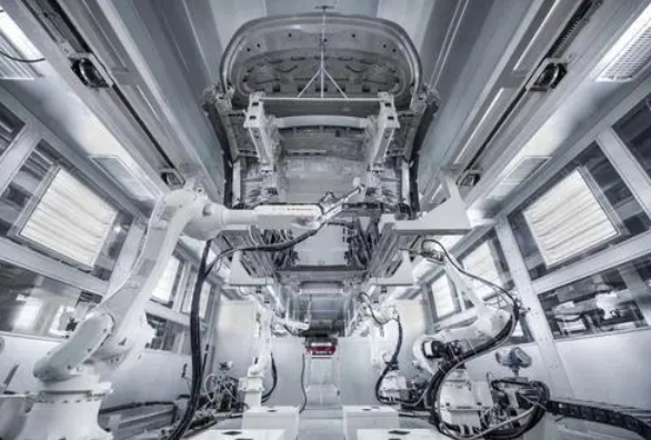 长安汽车牵手华为联通,花百亿建成亚洲最大“黑灯工厂”