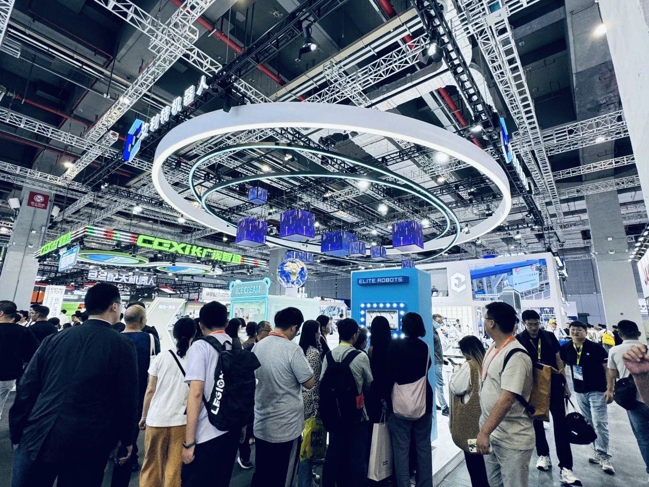 来工博会机器人展,邂逅人形机器人和大咖波尔