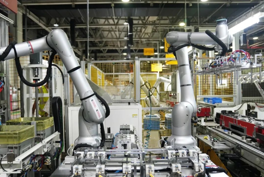 强强联手!百余台珞石机器人助力福田康明斯“黑灯工厂”高效生产!