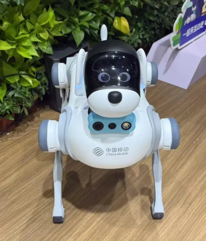 热潮之下中国移动入局!首次展出人形机器人