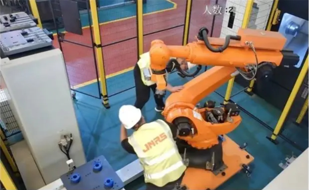 海康威视发布机械臂防碰撞相机,助力生产安全场景数字化