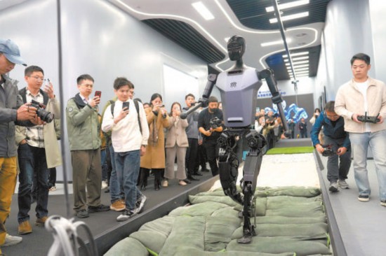 北京人形机器人“天工”面向行业开源开放