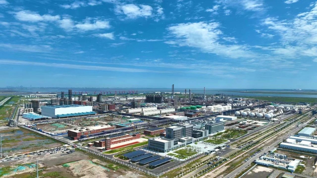 重磅喜讯!和利时助力中国石化天津南港120万吨/年乙烯及下游高端新材料产业集群项目顺利建成投产