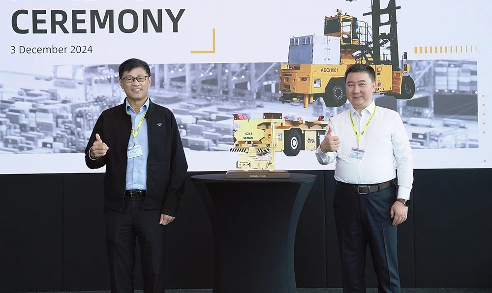 连创里程碑新松港口移动机器人海外累计交付超100台&全球首台空集装箱堆码机器人正式发布