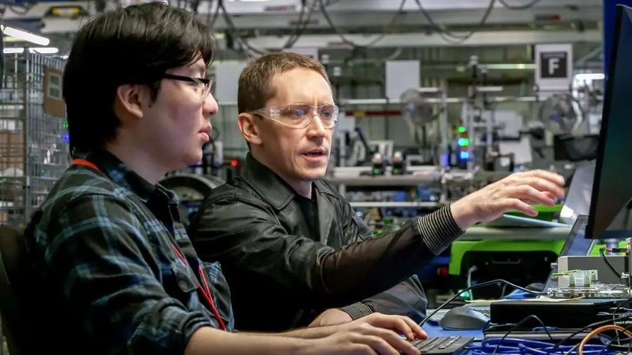 德州仪器携手亚马逊,研发其首款安全自主移动机器人